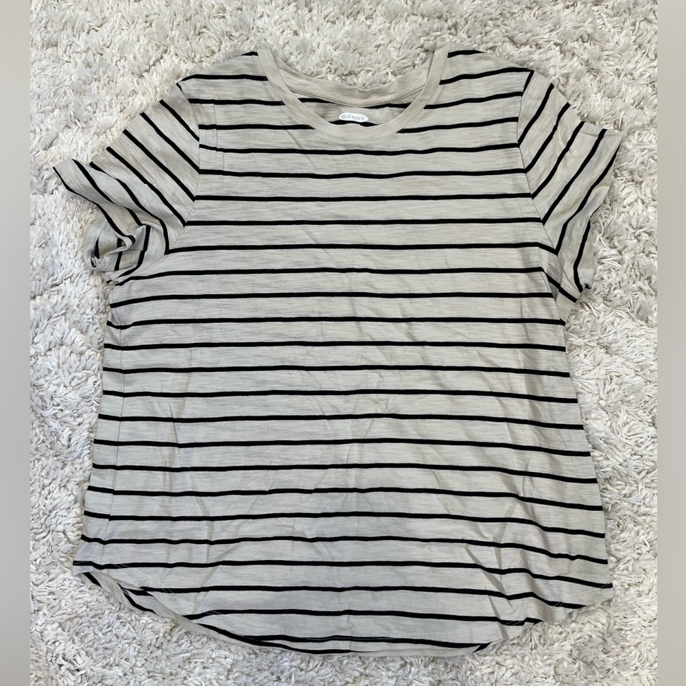 Old Navy. Black and white tee. Size XL